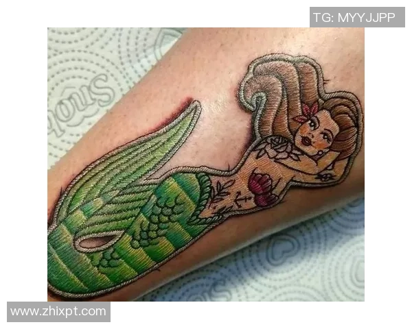 足球明星背部纹身艺术揭秘展现个性与荣耀的完美结合